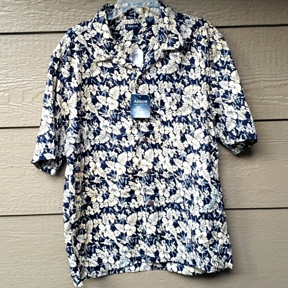 Arrow button down Hawaiian shirt NEW